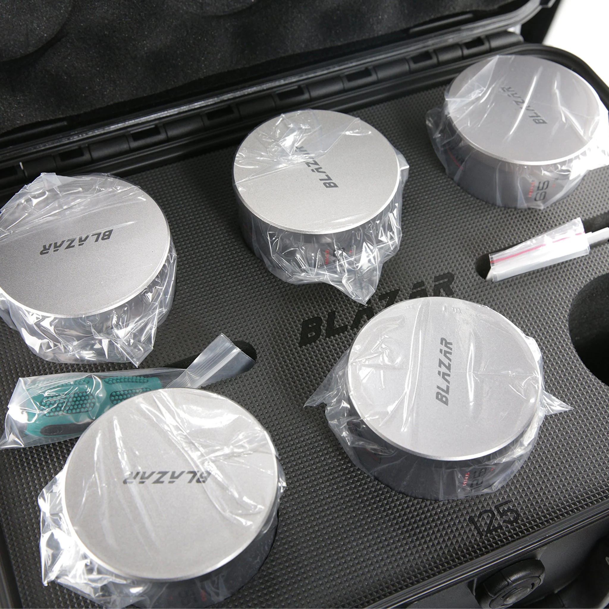 Remus 1.5x Full Frame Anamorphic 5 Lens Set 33/50/65/85/125mm (PL) - Image 9